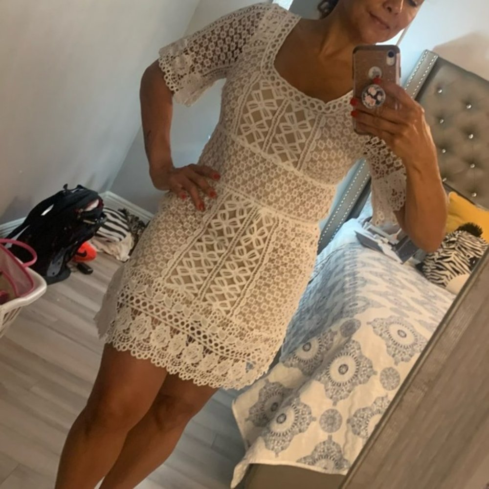 Hidden Label White Lace Mini Dress. SZ M - Picture 3 of 4